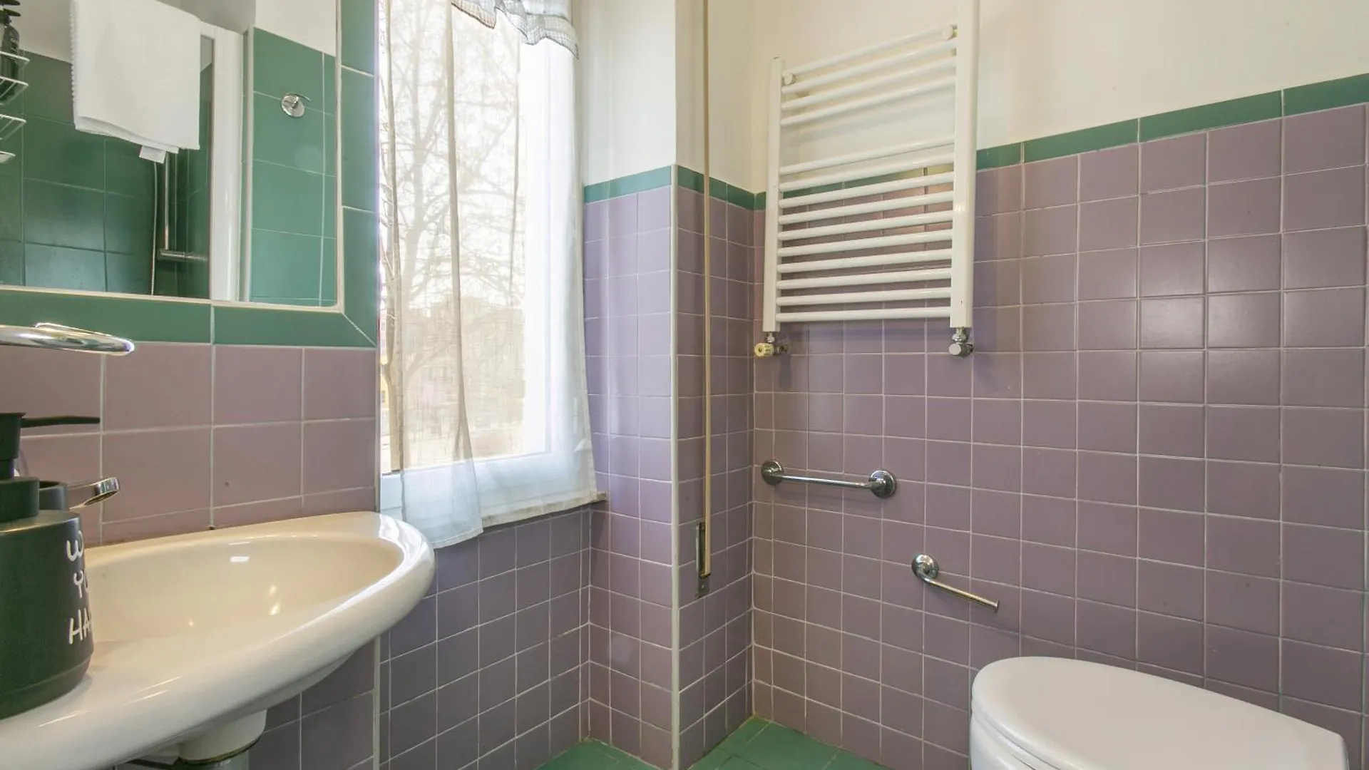 Bb Trastevere Station - Room2 ローマ 0*,  イタリア